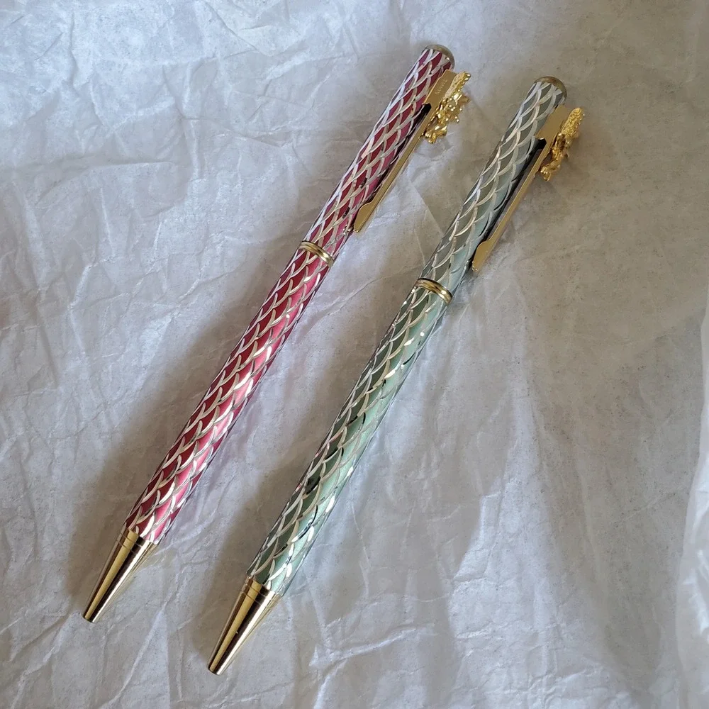 Vintage Style Angel Cherub Ballpoint Pen Set Red and Green Scalloped Pattern